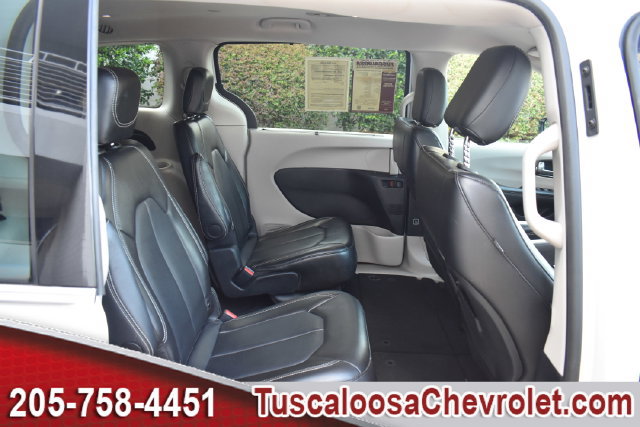 Used 2024 Chrysler Pacifica Touring-L FWD image 28