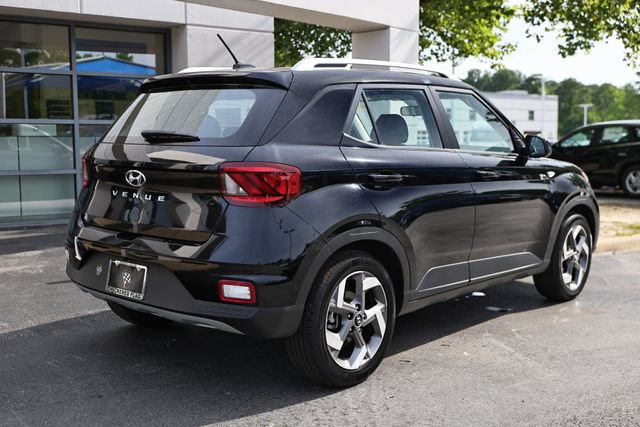 Used 2025 Hyundai Venue SEL FWD image 7