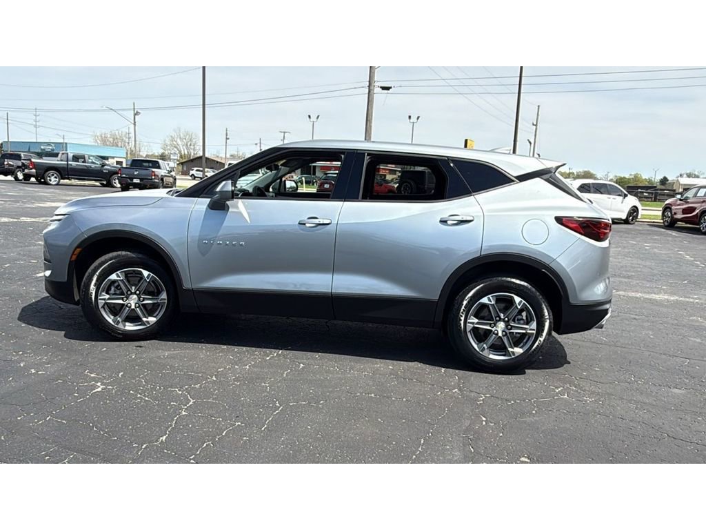 Used 2025 Chevrolet Blazer LT image 4