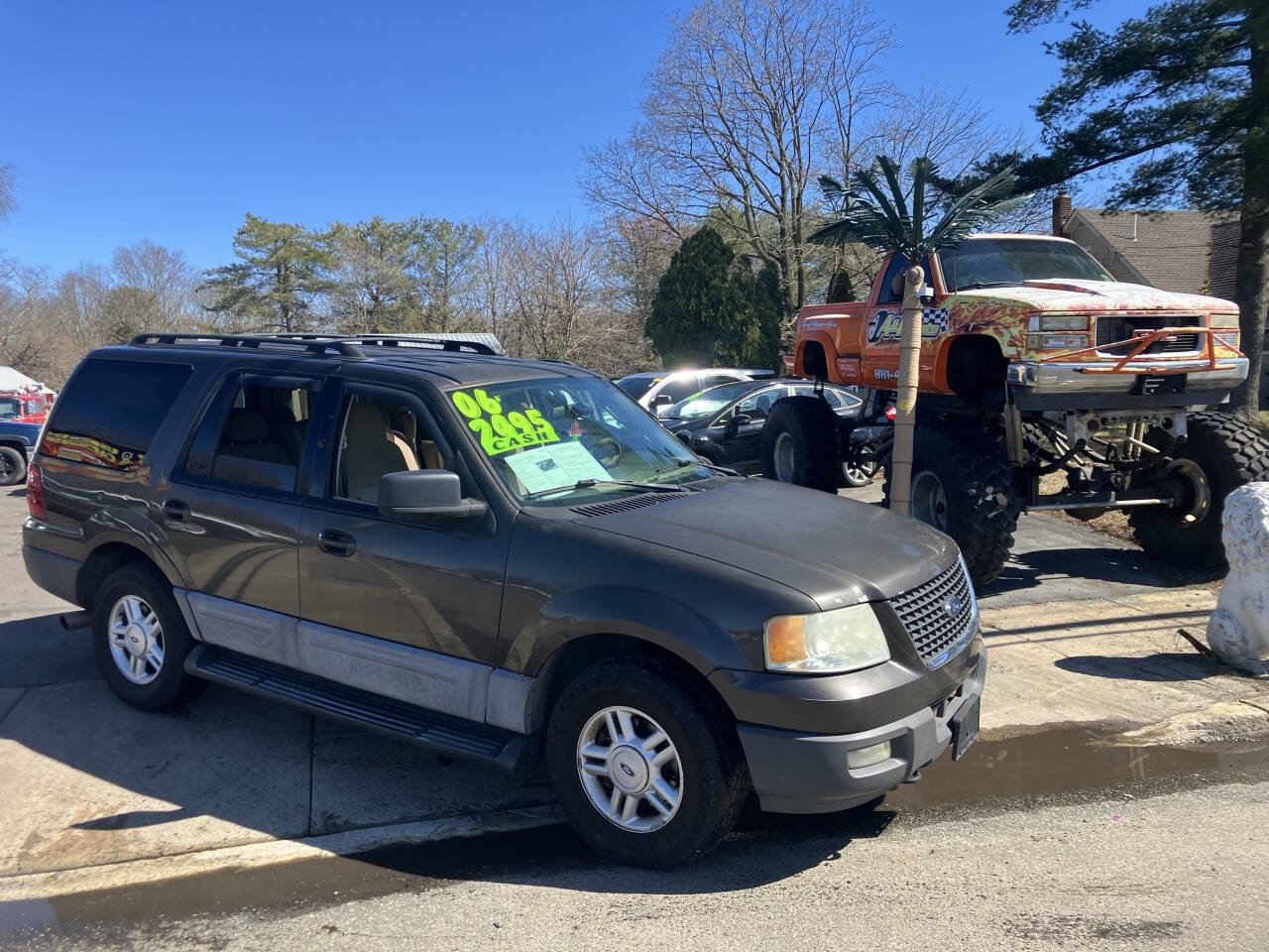 Used 2006 Ford Expedition XLT image 2