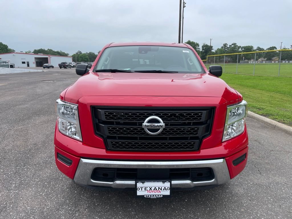 Used 2022 Nissan Titan SV RWD image 2