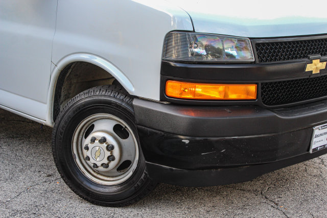 Used 2020 Chevrolet Express 3500 w/ Driver Convenience Package RWD image 3