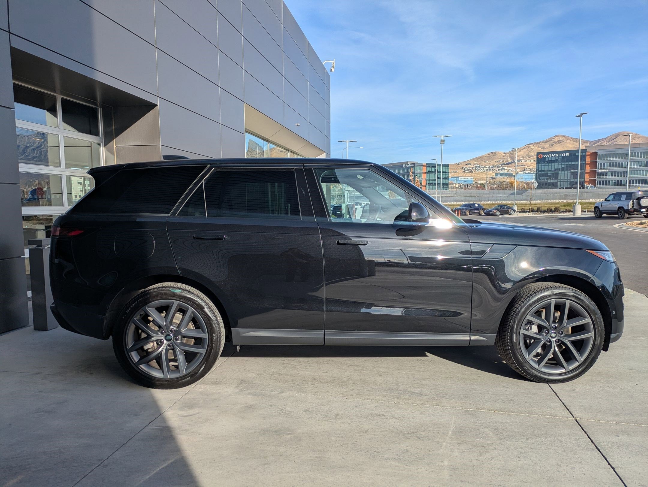 Used 2024 Land Rover Range Rover Sport SE image 5