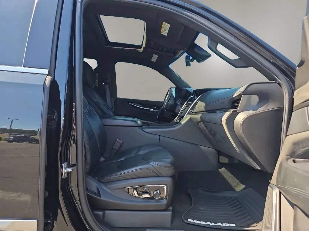 Used 2019 Cadillac Escalade Platinum AWD/4WD image 49