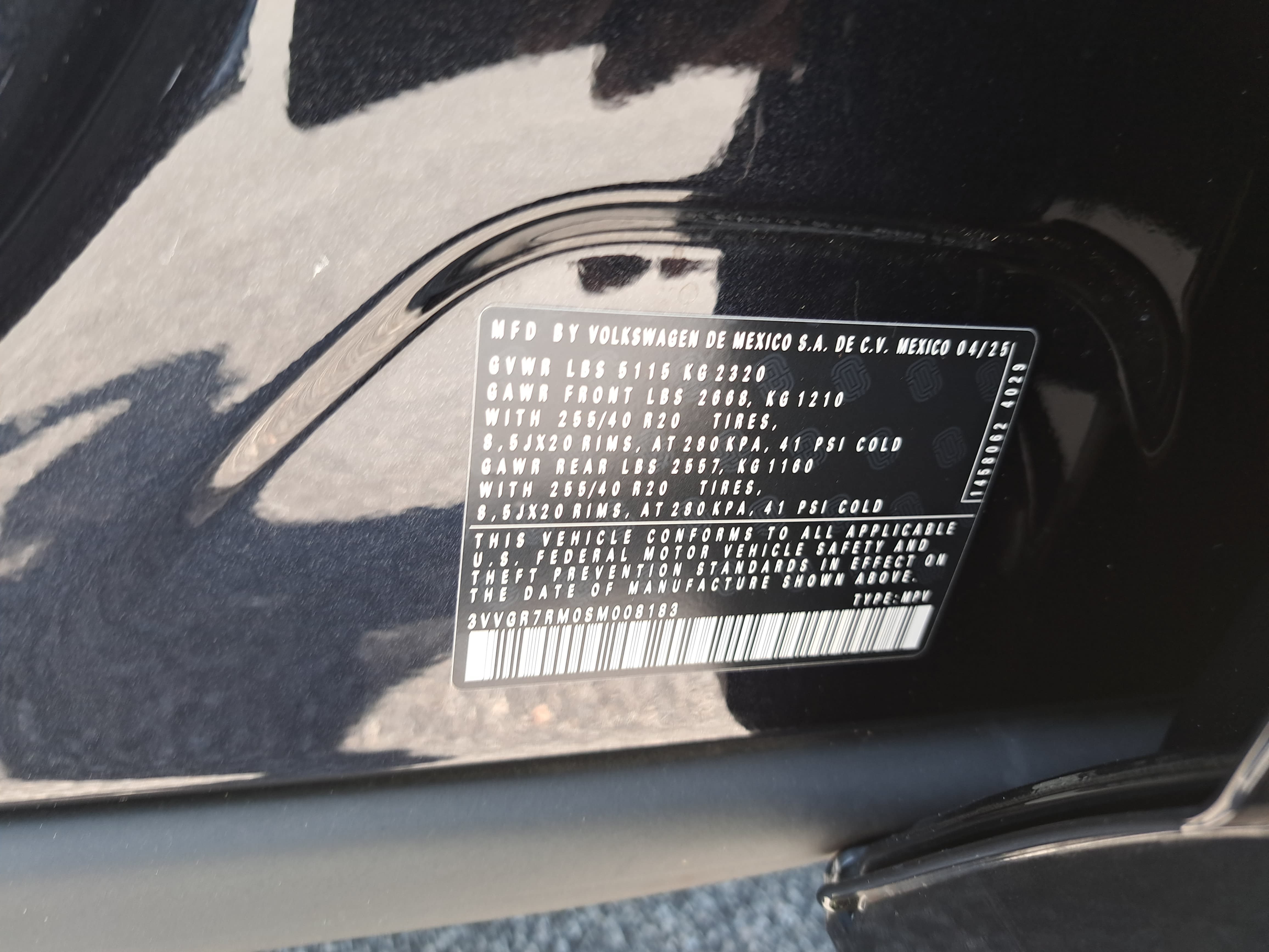 Used 2025 Volkswagen Tiguan SE R-Line AWD/4WD image 33