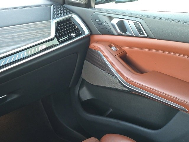 Used 2023 BMW X7 M60i w/ Executive Package image 21