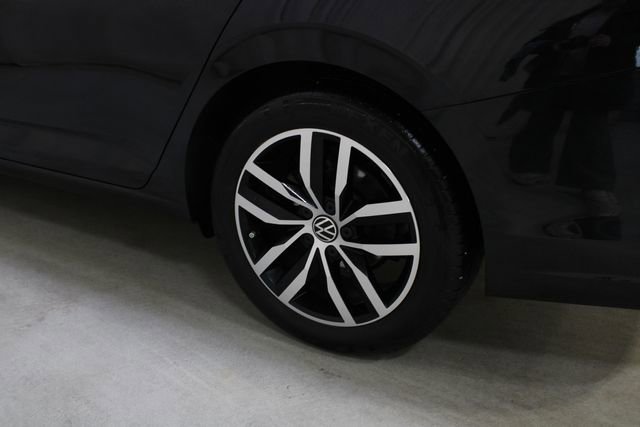 Used 2025 Volkswagen Jetta SE w/ Sunroof Package image 32