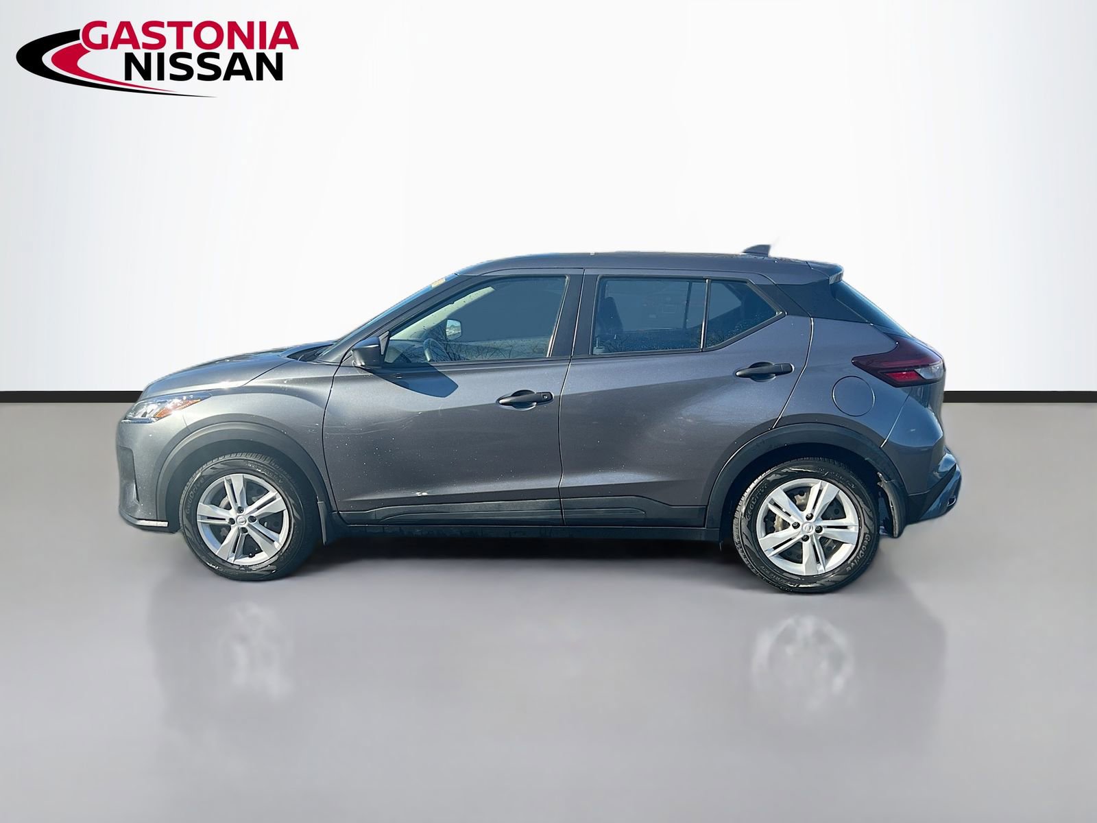Used 2023 Nissan Kicks S image 5