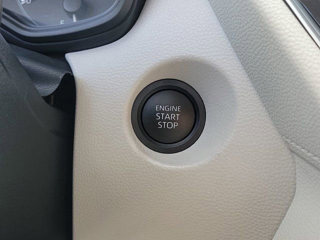 Used 2025 Toyota Corolla Cross LE image 33