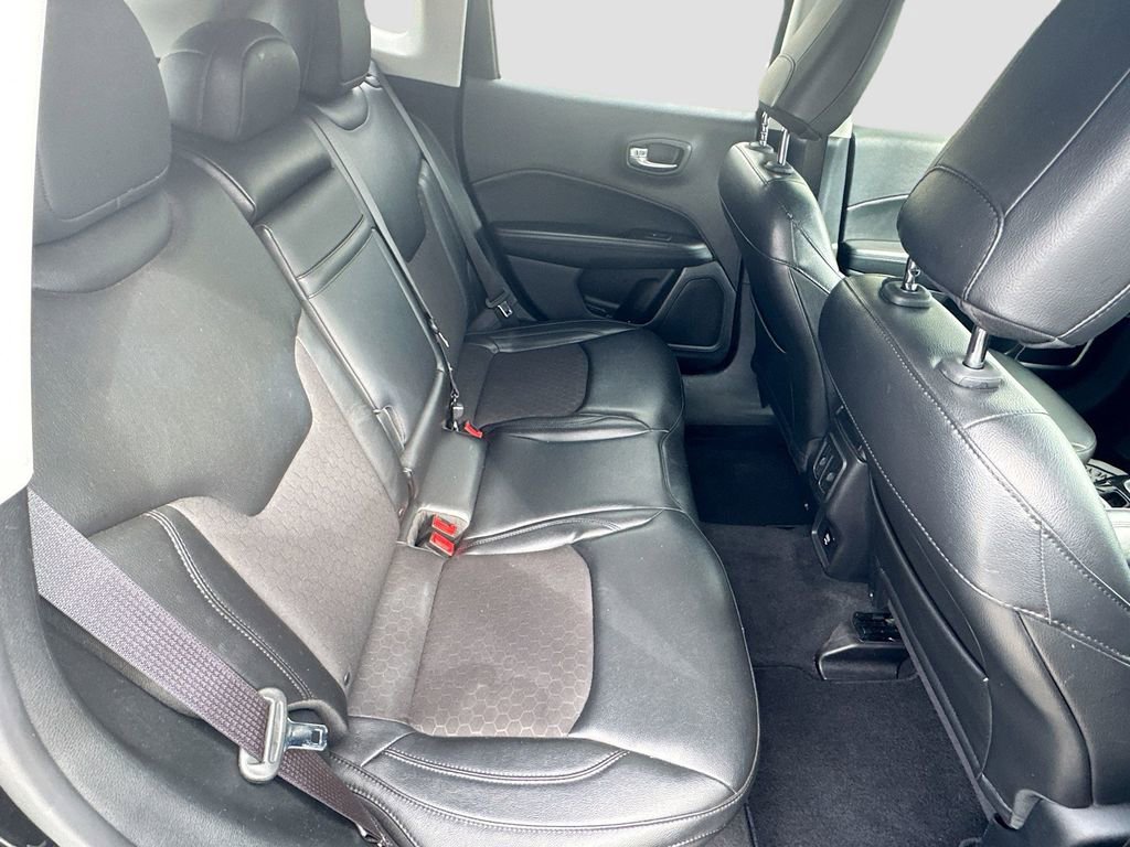 Used 2018 Jeep Compass Latitude AWD/4WD image 26