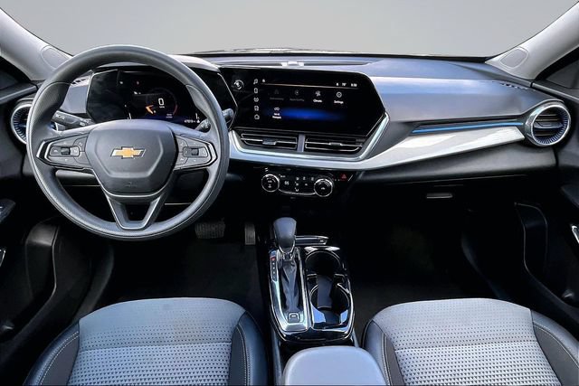 Used 2025 Chevrolet Trax LT FWD image 7