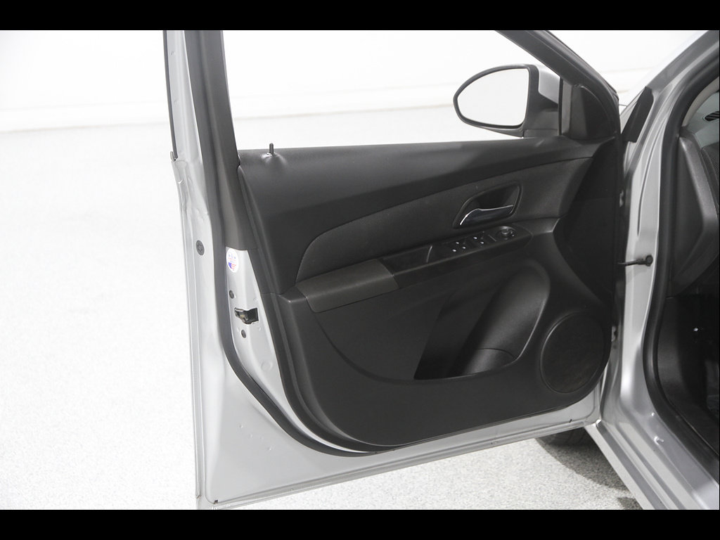 Used 2014 Chevrolet Cruze LT FWD image 4
