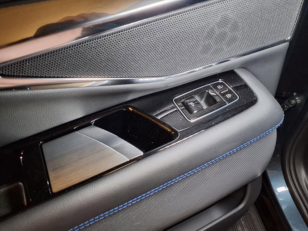 New 2026 Cadillac Escalade IQL Luxury image 13