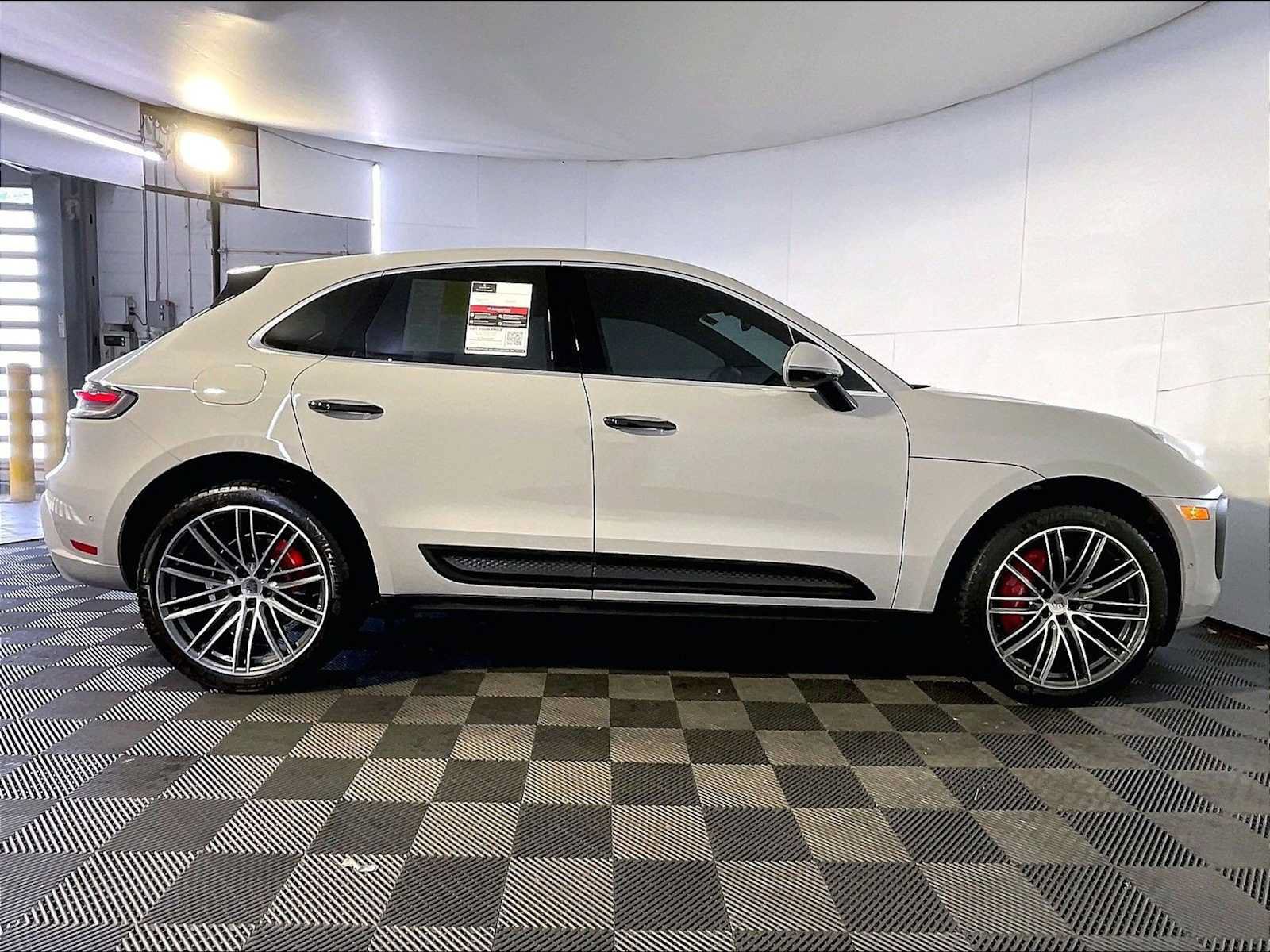 Certified 2023 Porsche Macan S AWD/4WD image 8