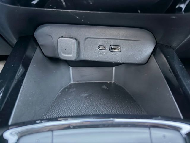 Used 2025 Chevrolet Trax LT w/ LT Convenience Package image 28