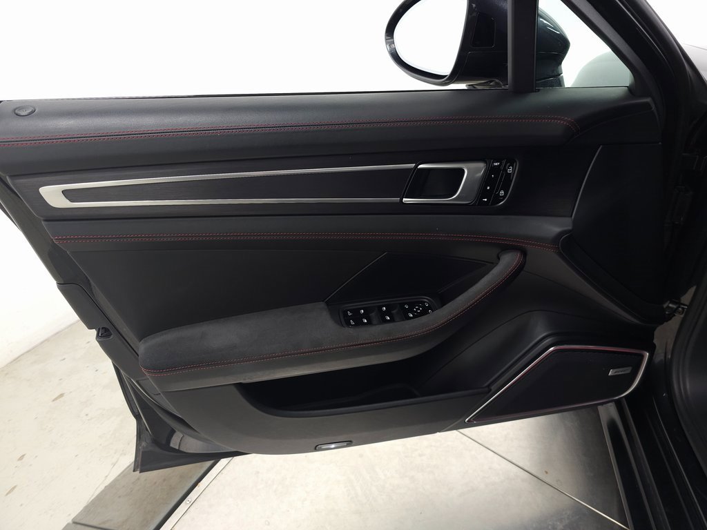 Used 2020 Porsche Panamera GTS image 15