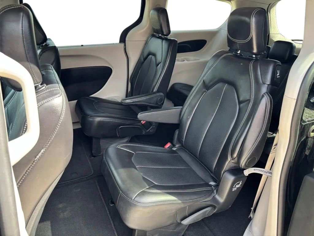Used 2024 Chrysler Pacifica Touring-L FWD image 26