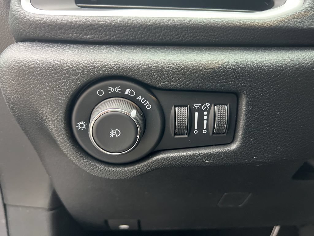 New 2026 Chrysler Pacifica Select w/ S Appearance Package FWD image 11