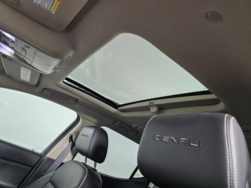 Used 2018 GMC Acadia Denali w/ Technology Package AWD/4WD image 25