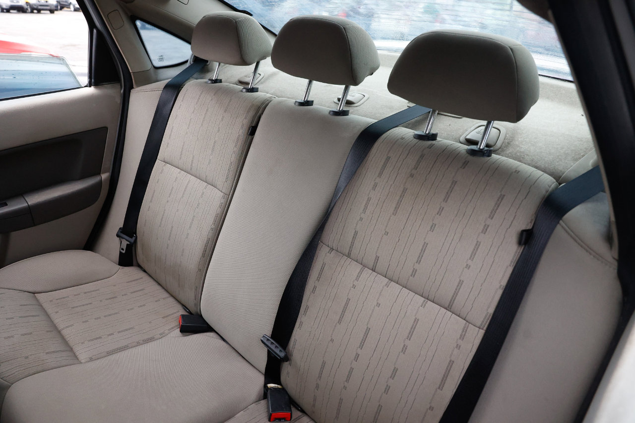 Used 2010 Ford Focus SE image 8