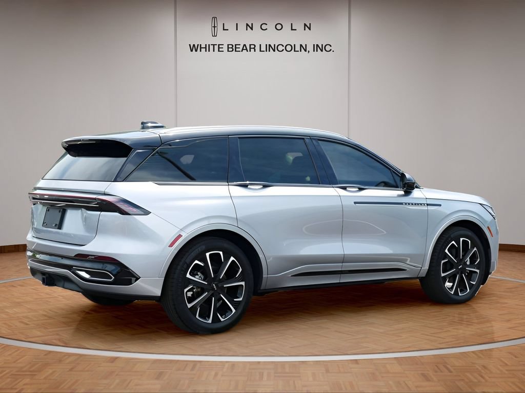 Used 2025 Lincoln Nautilus Reserve AWD/4WD image 5