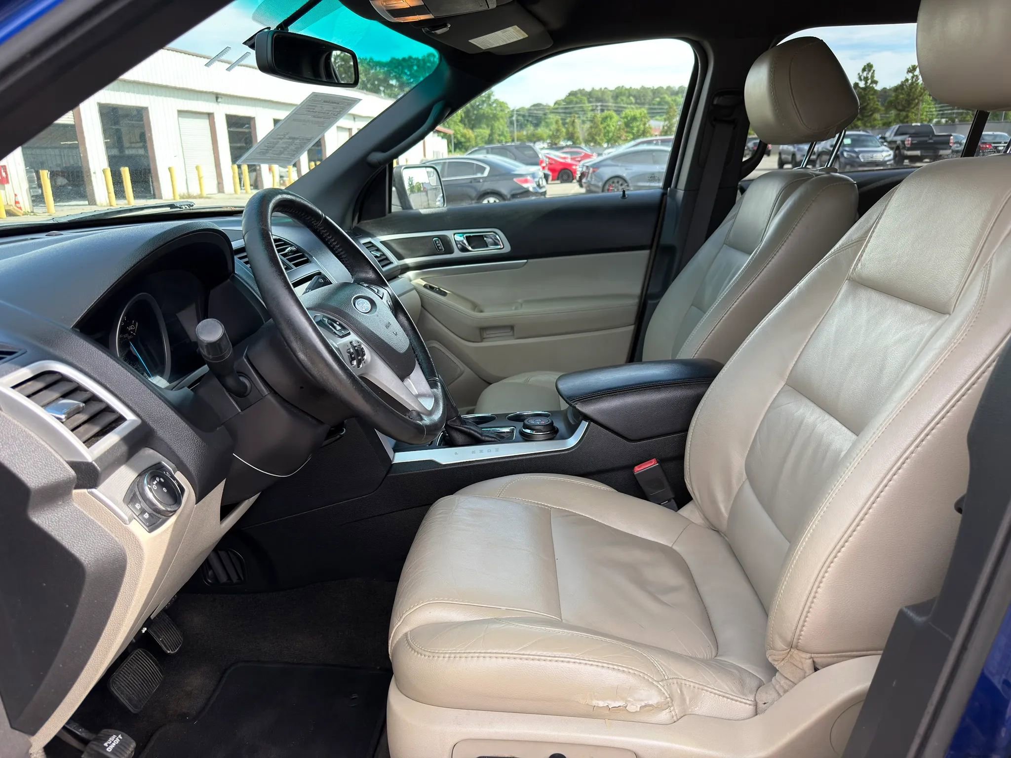 Used 2014 Ford Explorer XLT w/ Equipment Group 202A AWD/4WD image 2