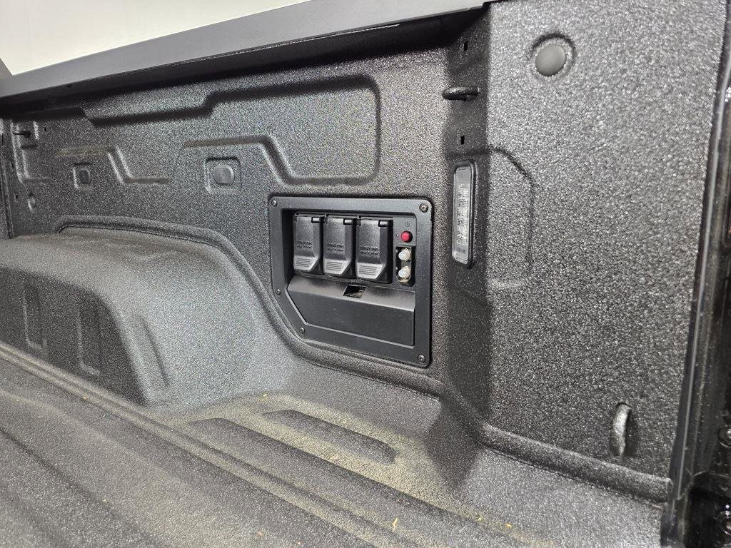 Used 2025 GMC Sierra EV Denali image 9