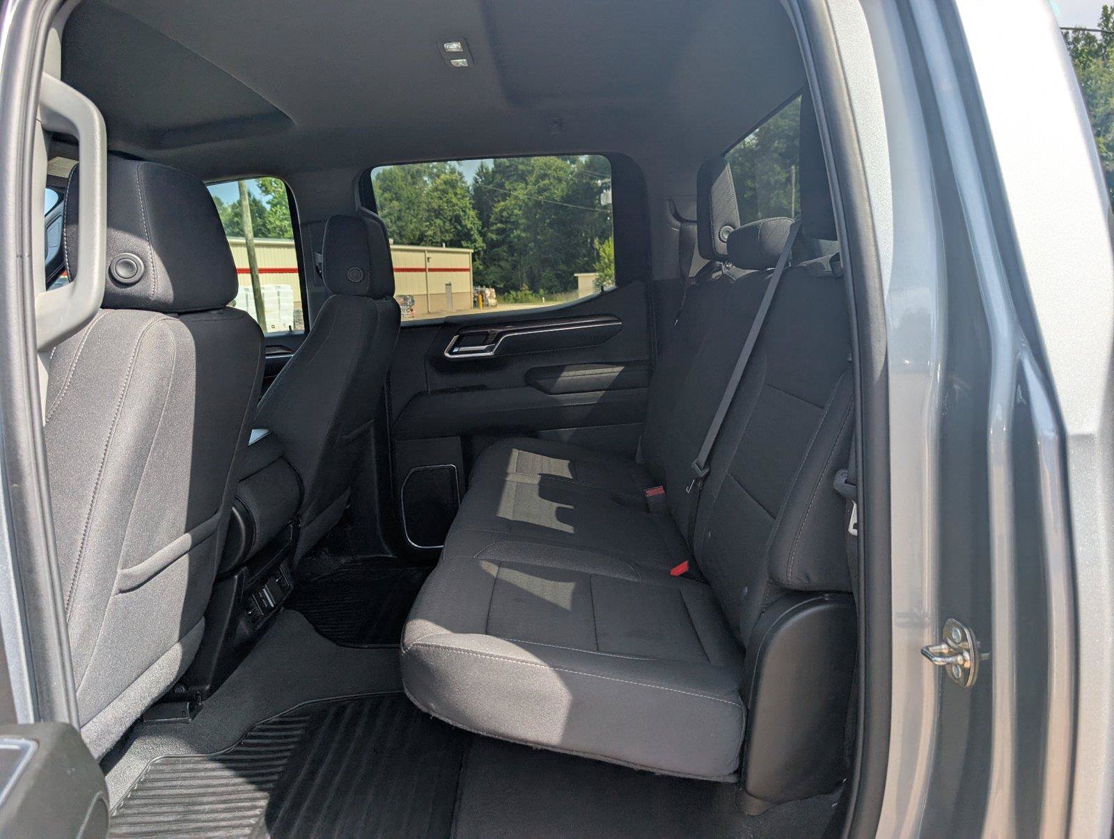 Used 2025 Chevrolet Silverado 1500 LT AWD/4WD image 32