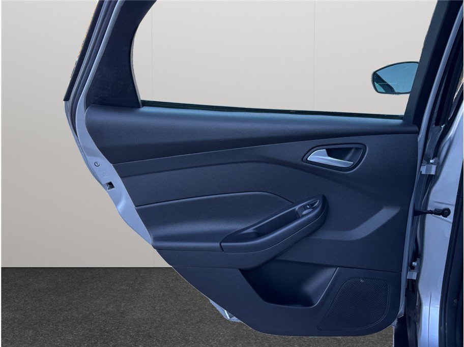 Used 2015 Ford Focus SE image 28