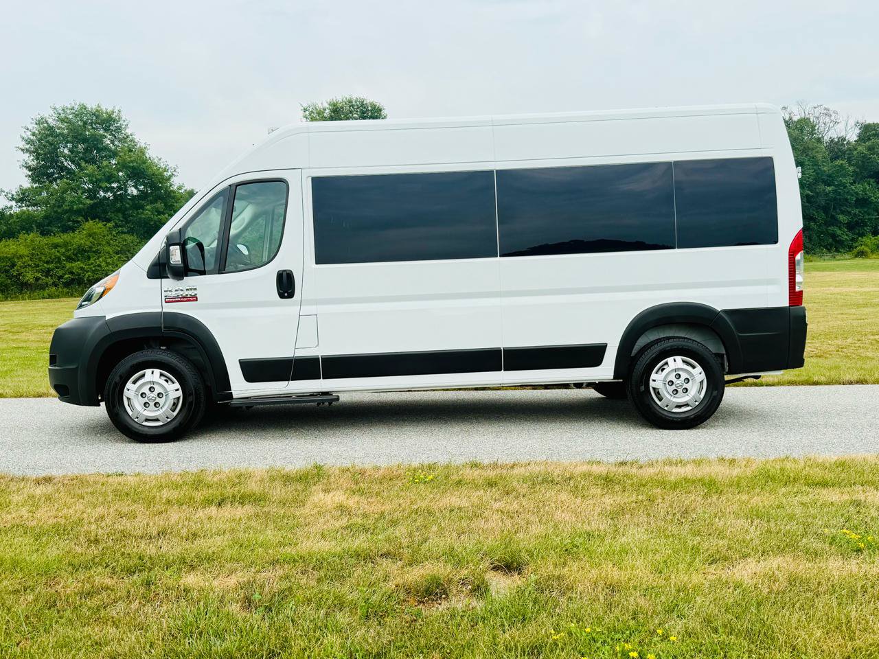 Used 2022 RAM ProMaster 2500 w/ Convenience Group FWD image 3