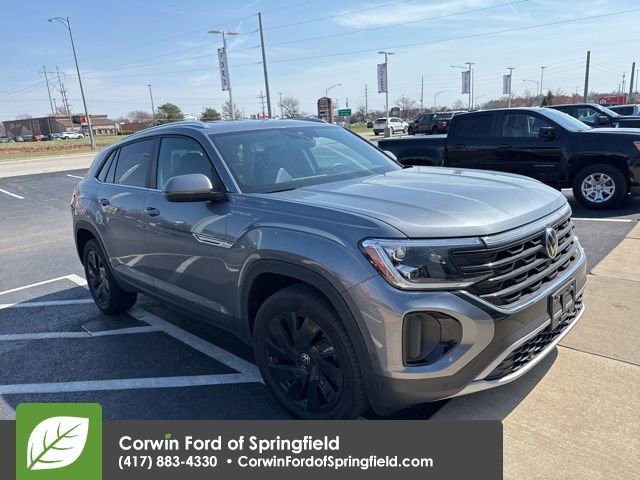 Used 2025 Volkswagen Atlas Cross Sport SE image 3