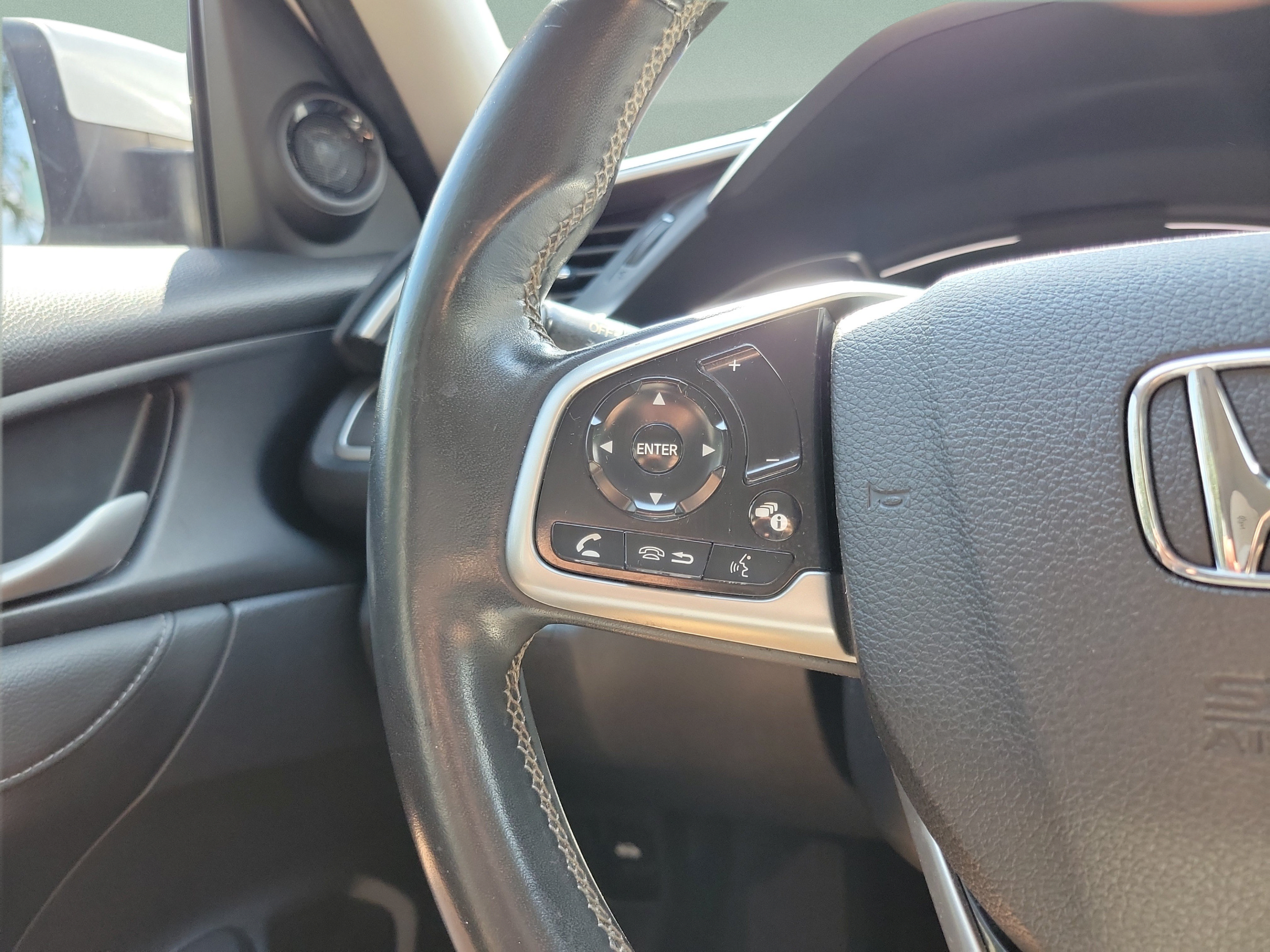Used 2019 Honda Civic EX-L image 18