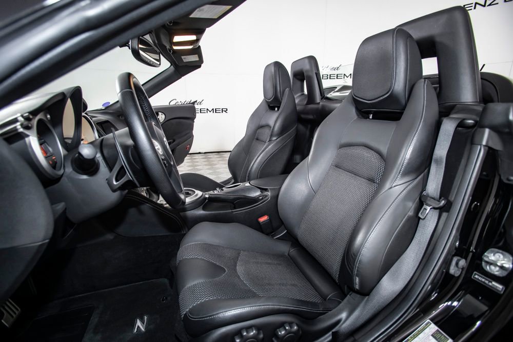 Used 2018 Nissan 370Z Touring RWD image 15