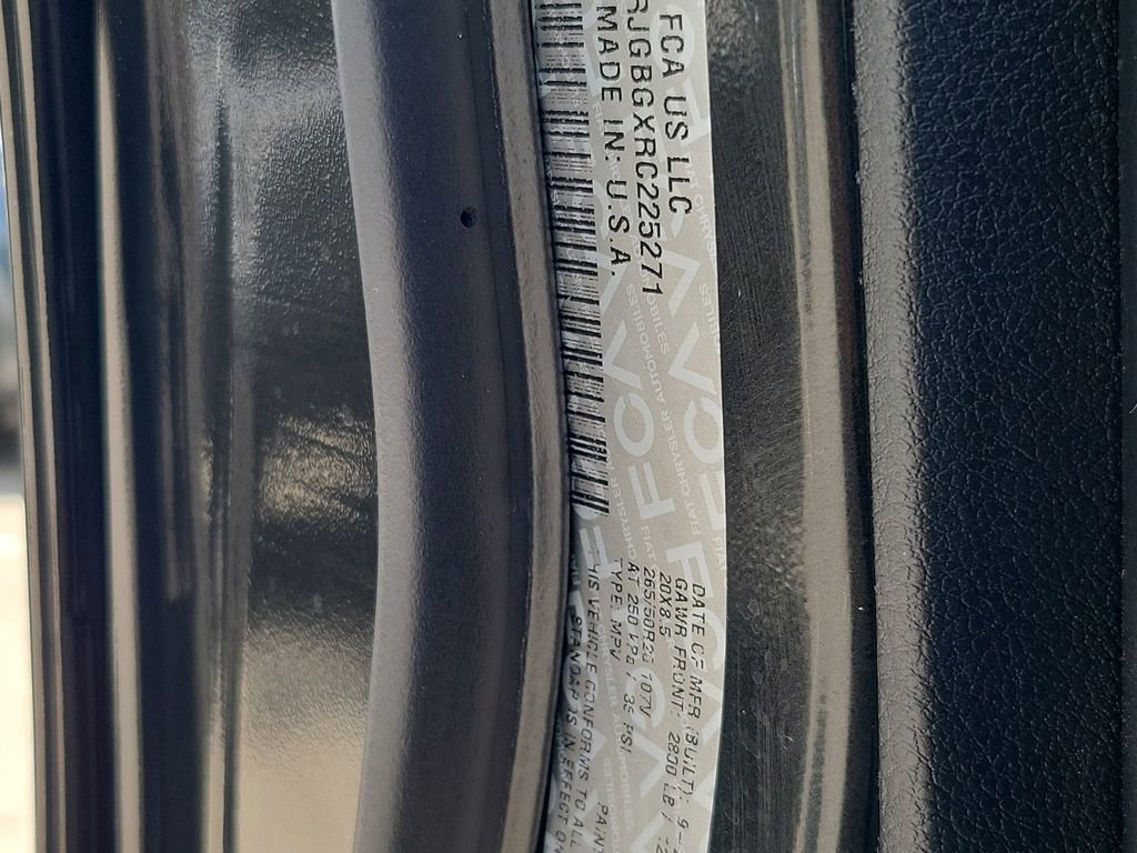 Used 2024 Jeep Grand Cherokee Limited w/ Black Appearance Package image 33