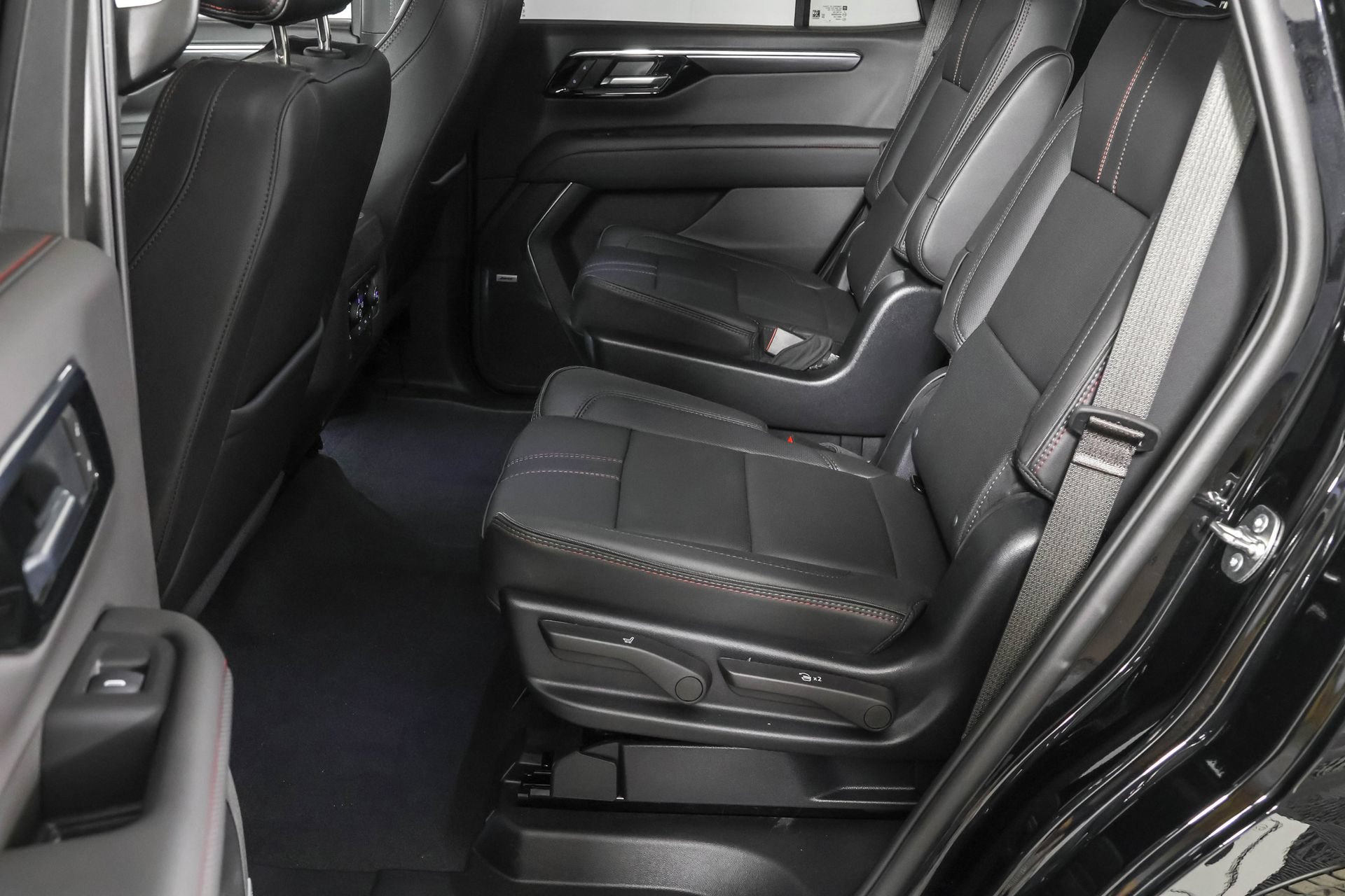 Used 2025 Chevrolet Tahoe RST w/ Comfort Package AWD/4WD image 38