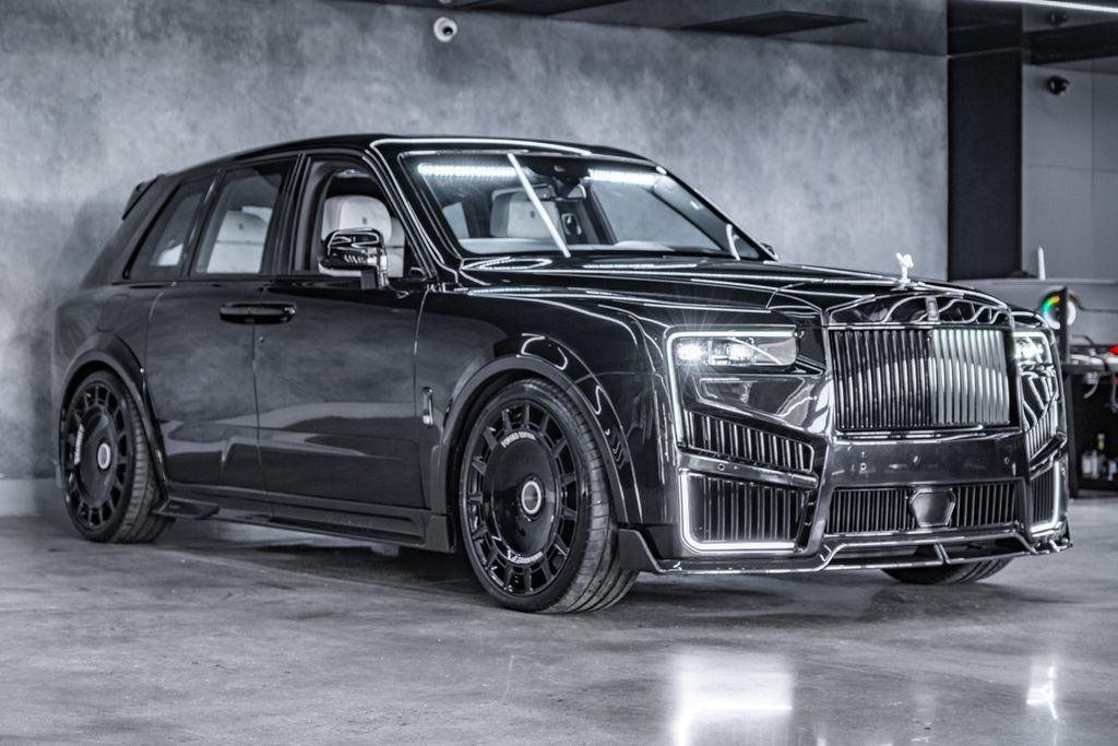 Used 2025 Rolls-Royce Cullinan AWD/4WD image 2
