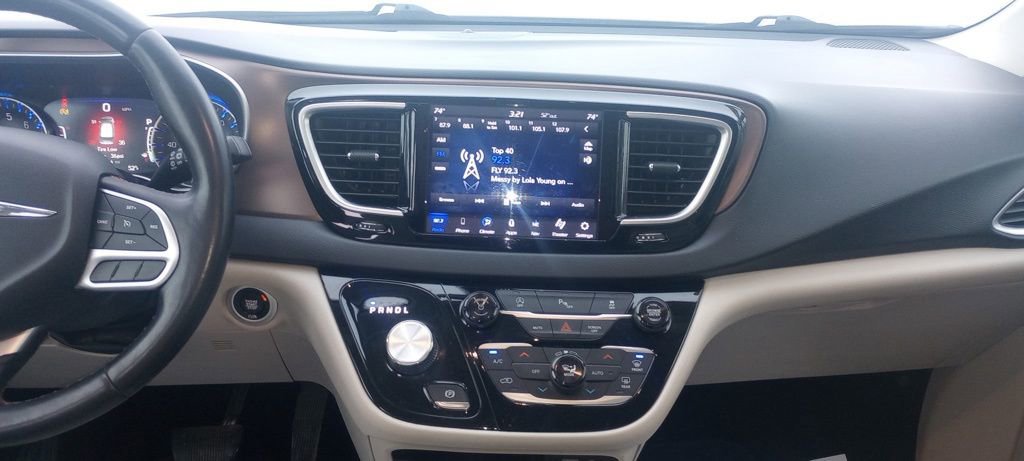 Used 2018 Chrysler Pacifica Touring-L Plus w/ Tire & Wheel Group image 11