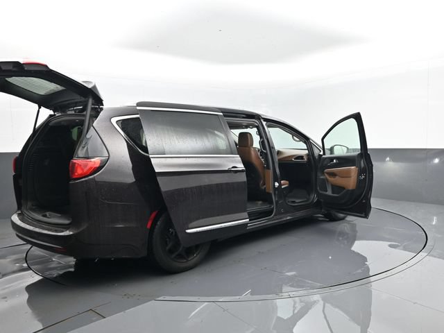 Used 2018 Chrysler Pacifica Limited FWD image 36