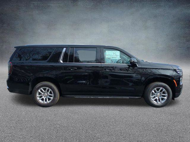 New 2026 Chevrolet Suburban LT image 3
