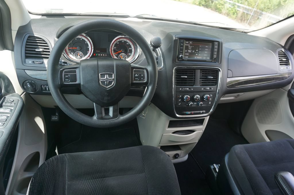 Used 2019 Dodge Grand Caravan SE FWD image 6