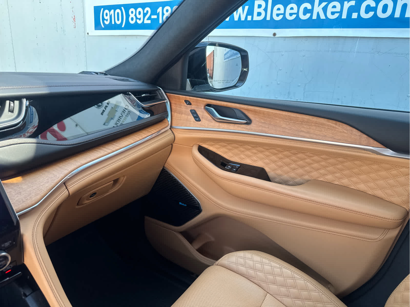 Used 2025 Jeep Grand Cherokee L Summit AWD/4WD image 32