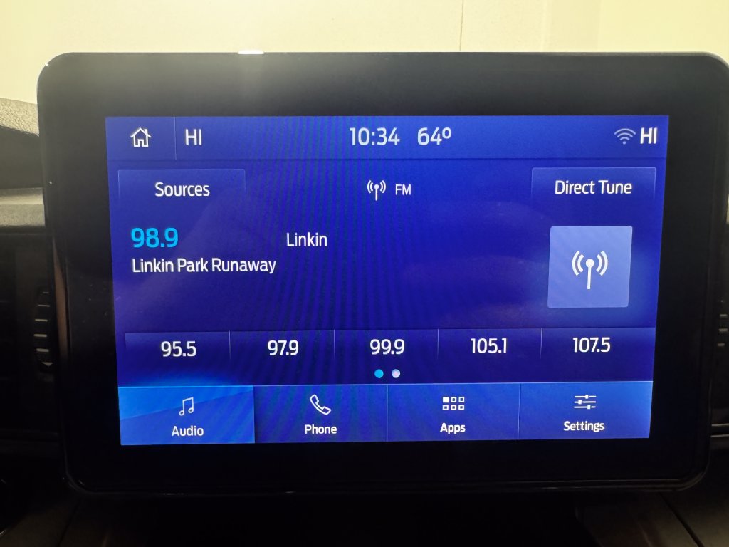 Used 2023 Ford Explorer XLT AWD/4WD image 3