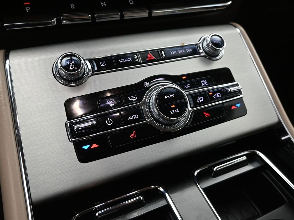 Used 2023 Lincoln Aviator Standard image 16