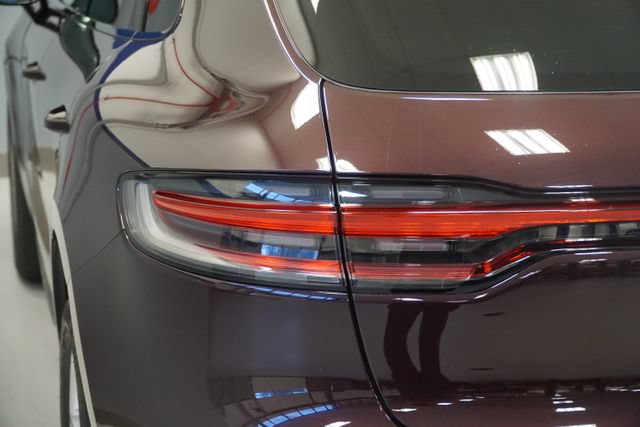 Certified 2026 Porsche Macan Turbo AWD/4WD image 6