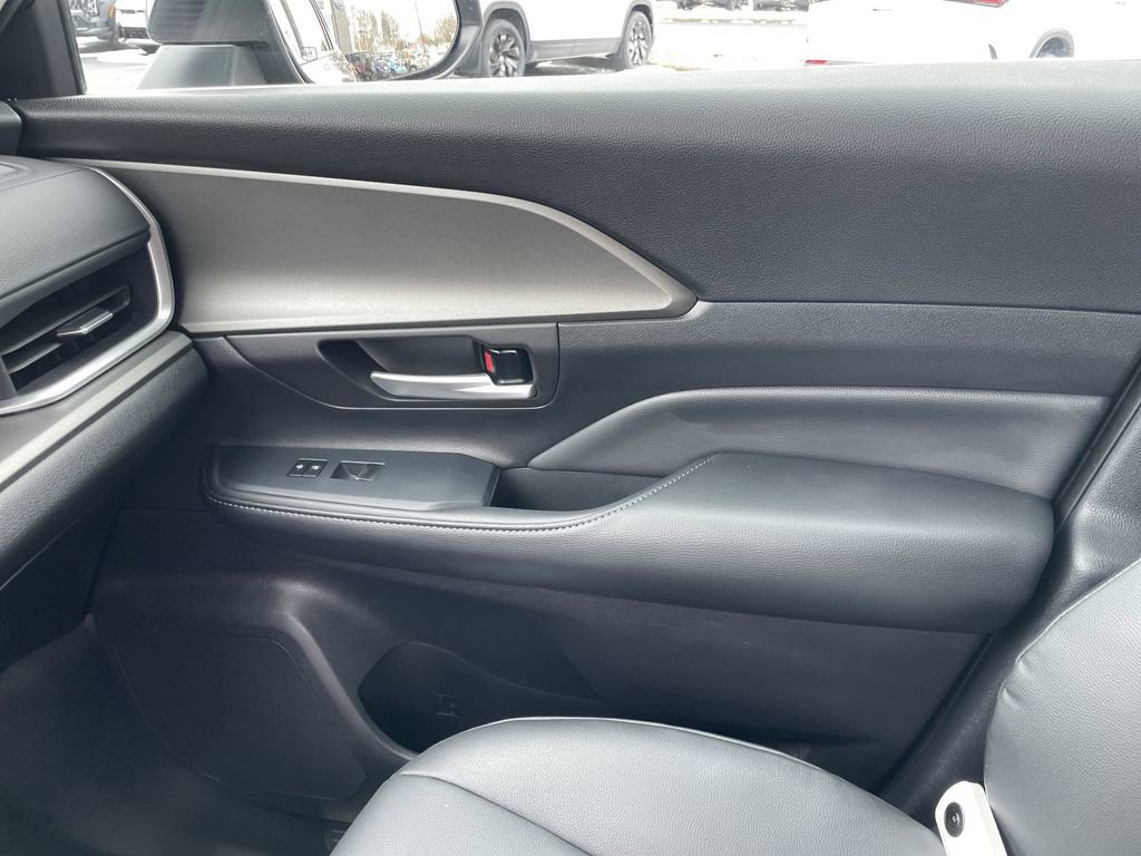 Used 2025 Toyota Grand Highlander AWD image 21