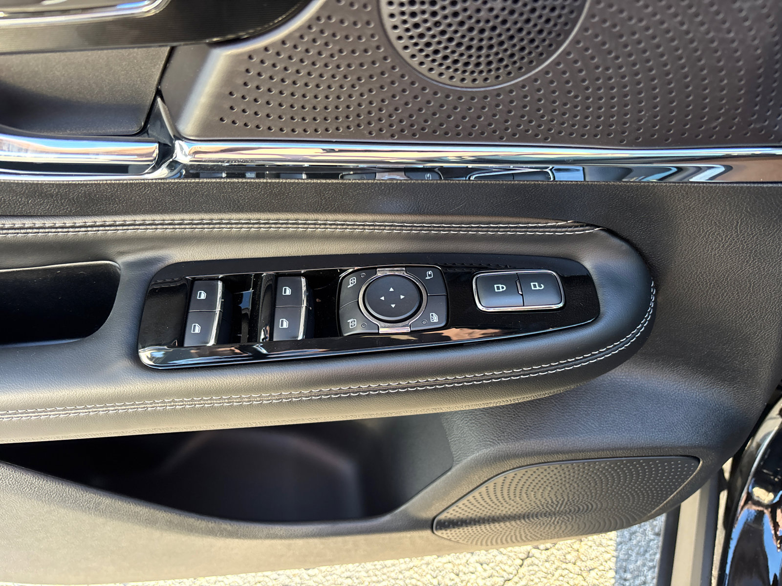 New 2026 Lincoln Corsair Premiere image 13