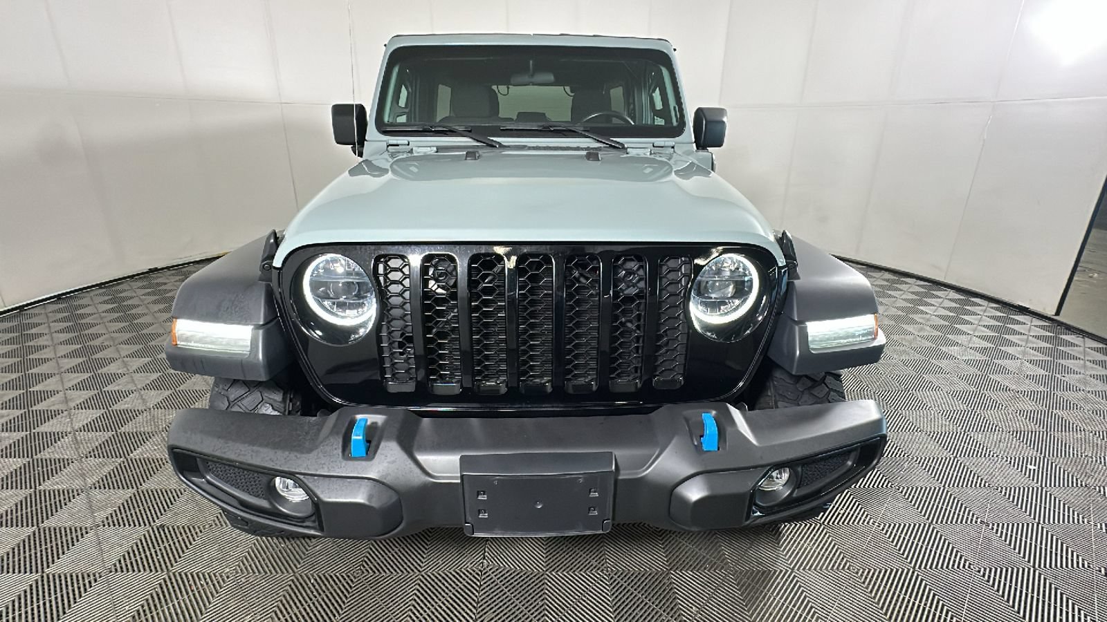 Used 2023 Jeep Wrangler Unlimited w/ Cold Weather Group AWD/4WD image 10