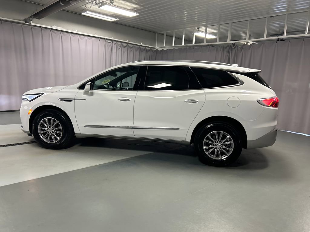 Used 2024 Buick Enclave Essence FWD image 4