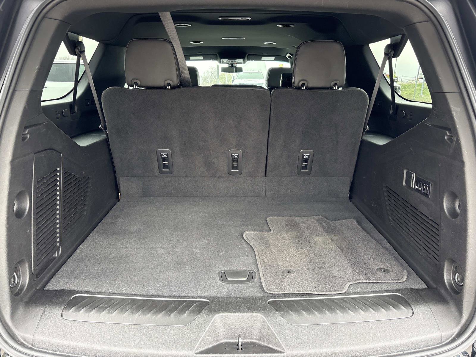 Used 2022 GMC Yukon XL SLT w/ SLT Luxury Package image 31