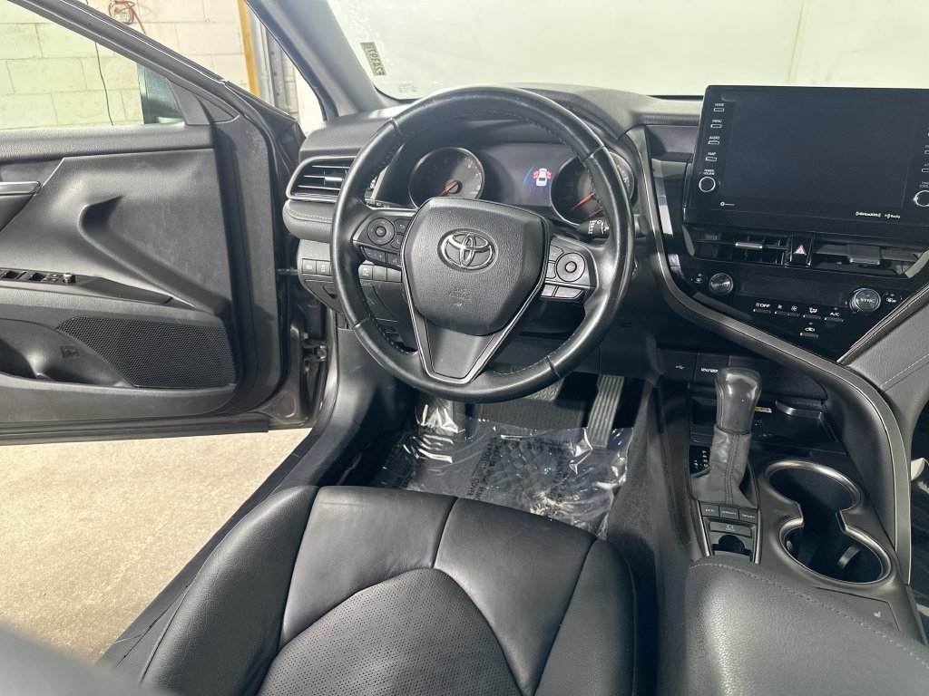 Used 2022 Toyota Camry XSE FWD image 19